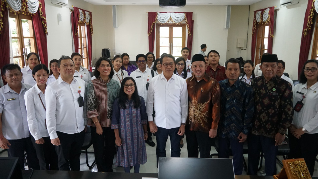 Wabup Ketut Suiasa Menerima Tim Verifikasi STBM Award Tahun 2024